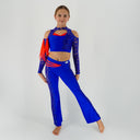 Strój turniejowy do disco dance Cobalt Flame dla dziewczynki w kolorze kobaltowym z koralowymi detalami i koronkowymi wstawkami.